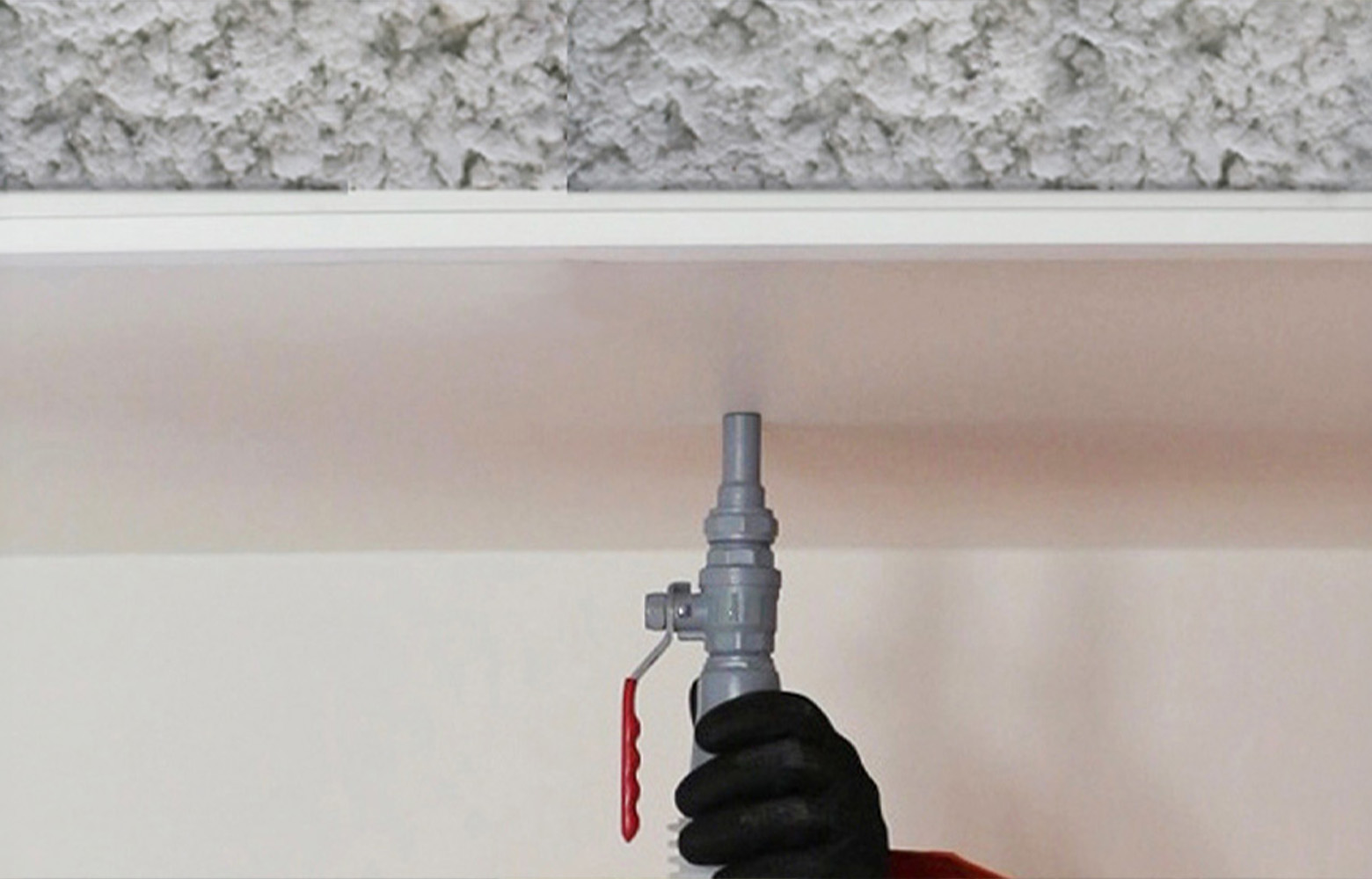 Warmafloor blown ceiling insulation in a roof space