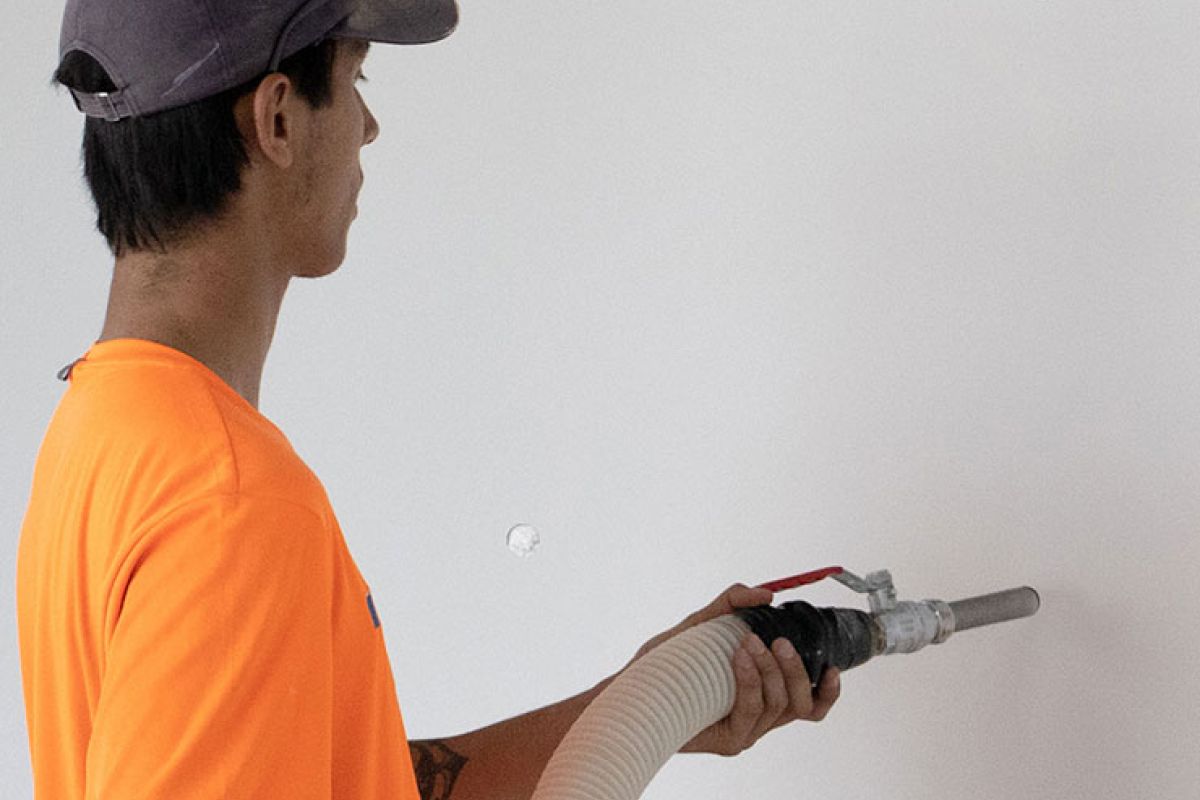 Installer insulating your walls